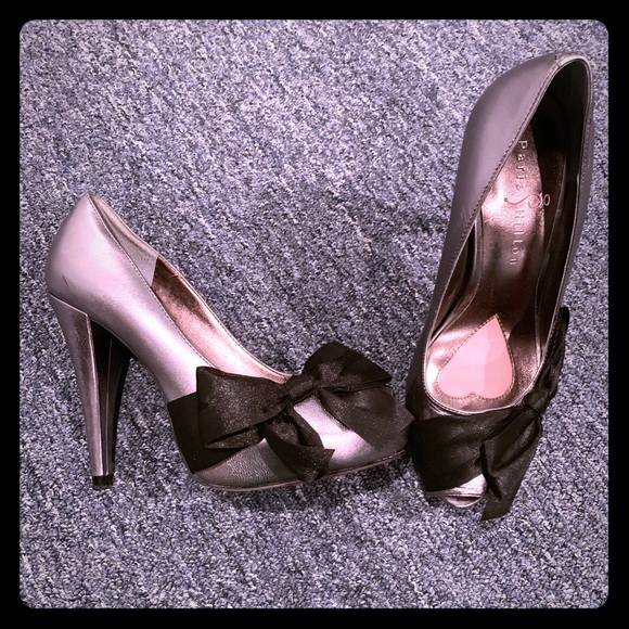 Paris Hilton silver heels - Picture 3 of 8